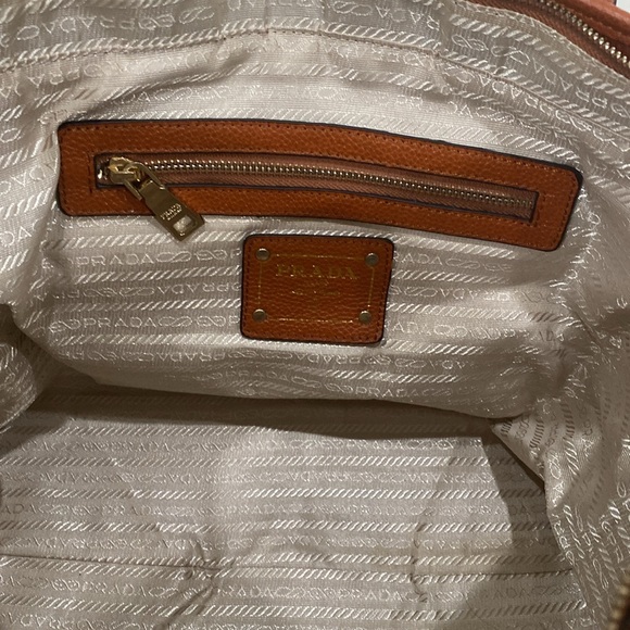Vintage Prada brown cognac Vitello Daino leather top zip Tote 👜 made in Italy - Picture 15 of 16